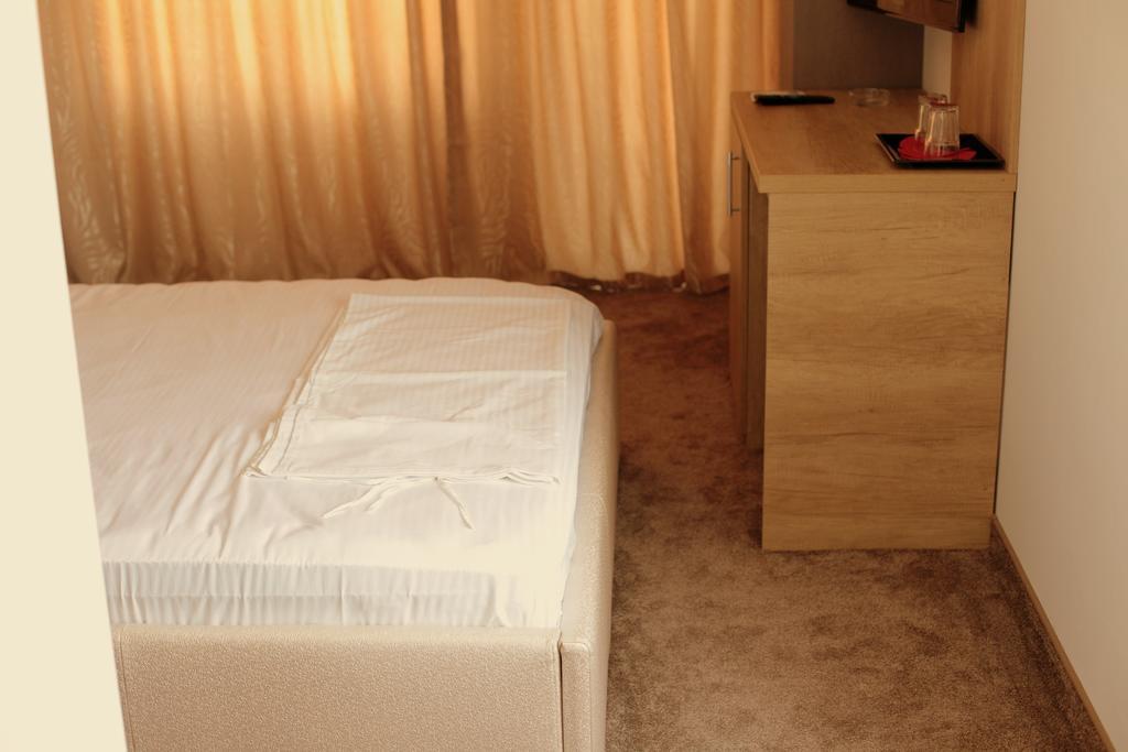 Hotel Hypnotique Năvodari Esterno foto